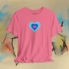 Cheeky heart T-Shirt "Wen juckts." - blue purple – product gallery – M · Art & Design